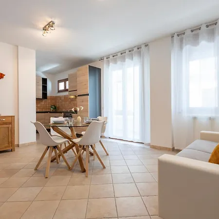 Luxury House Center شقة *