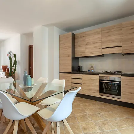 Luxury House Center *